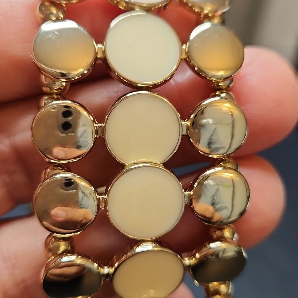 NWT Cookie Lee Cream And Goldtone Circles Stretch Bracelet - Picture 2 of 6